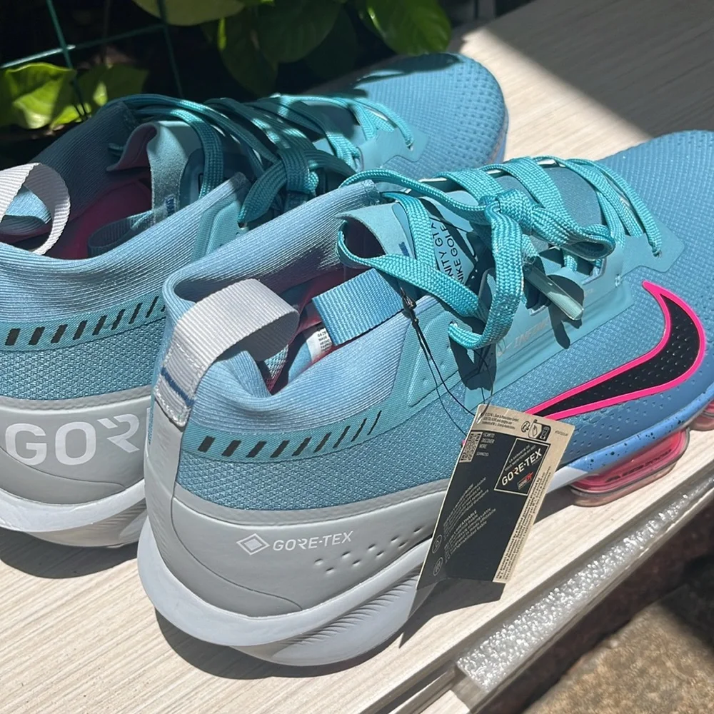 Nike Blue and Pink Sneakers - Picture 3 of 7